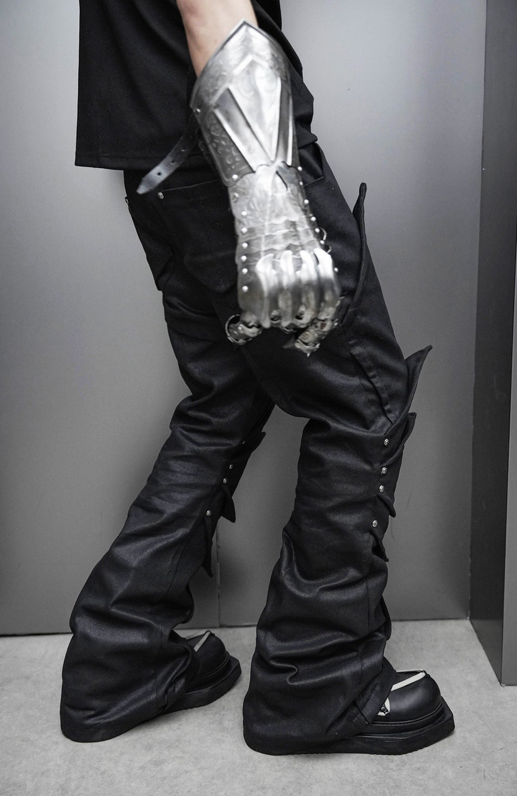 SSIN7 Shapeable Armored Waxed Flared Jeans