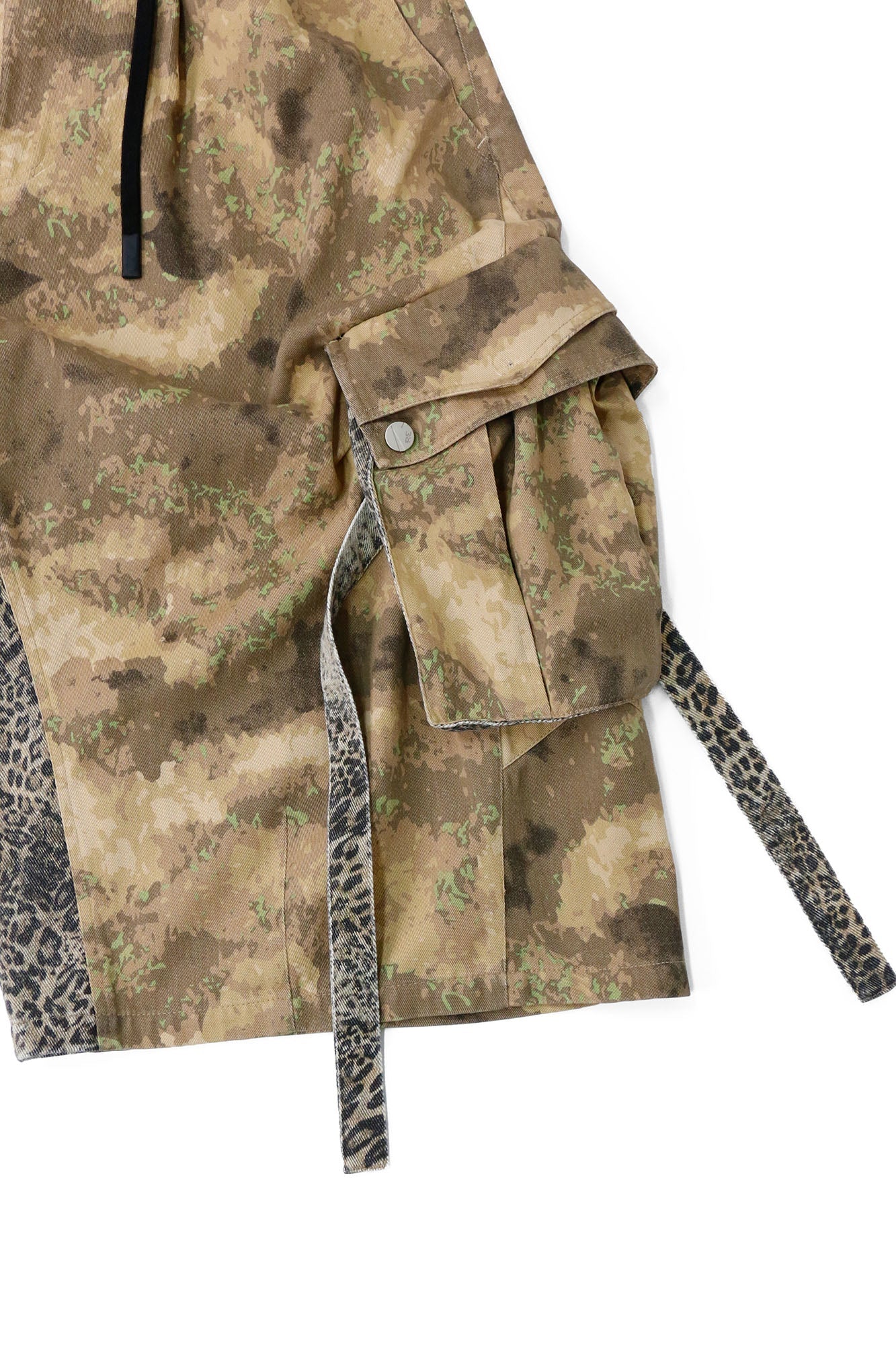 RELABEL Detachable Scarf Camo Leopard Panel Oversized Shorts
