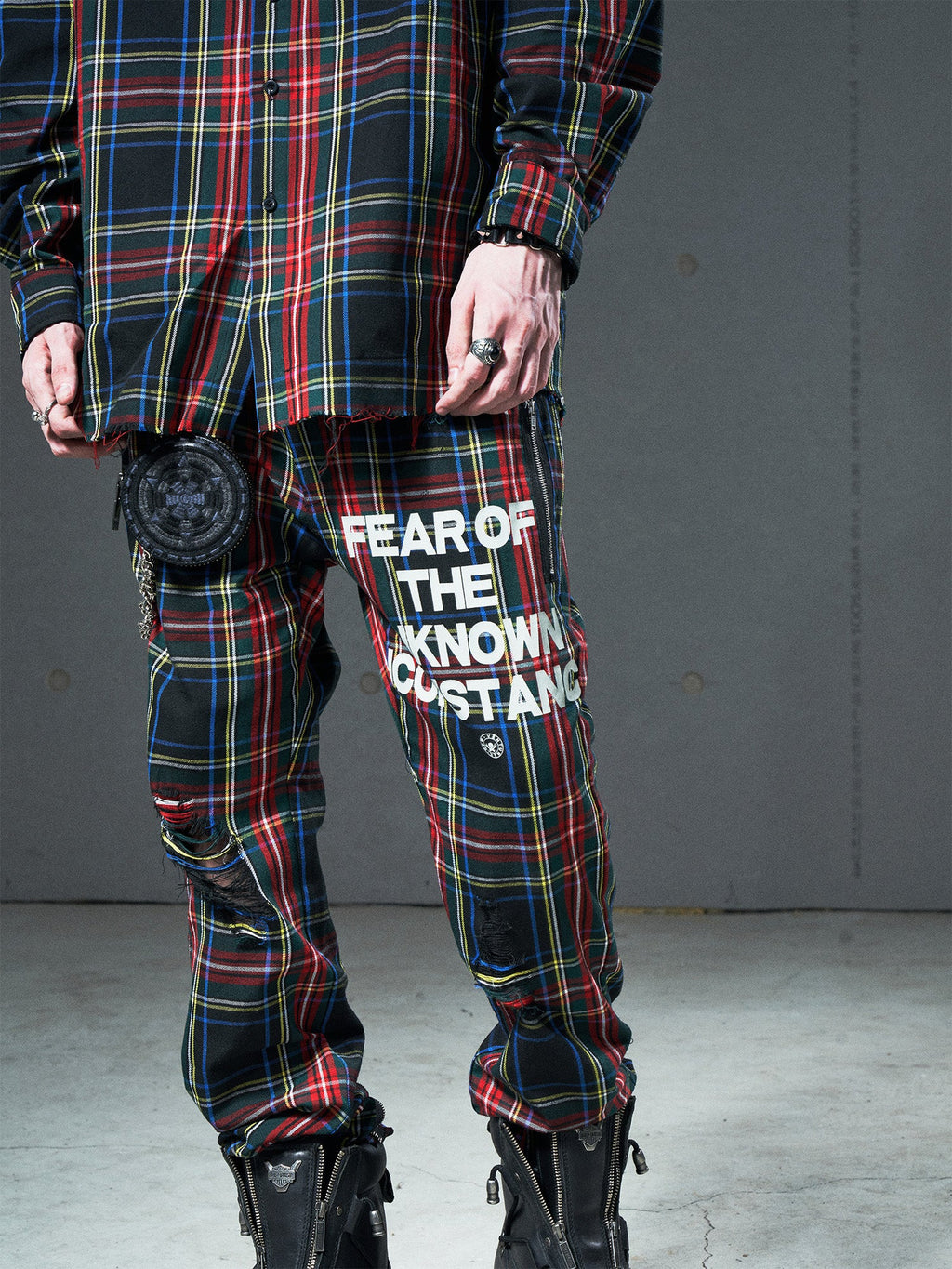 VENTUREK Distressed Zippered-Hem Slogan Slim Plaid Pants