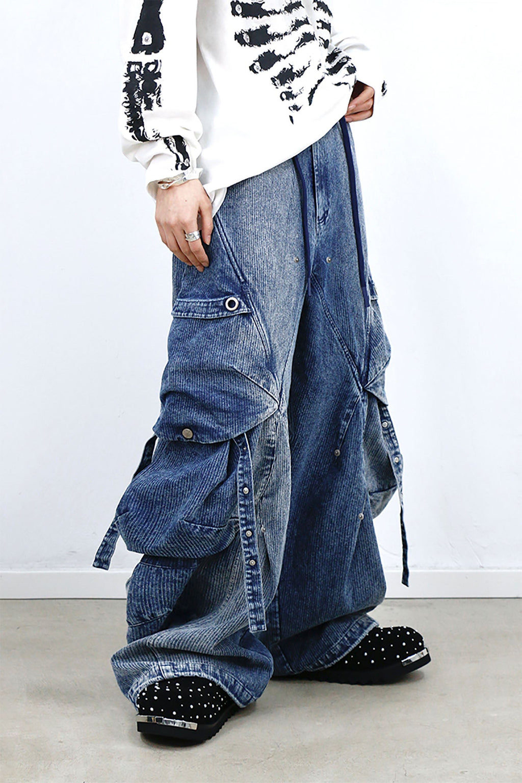 RELABEL Washed Paneled Strap Oversized Cargo Jeans Blue