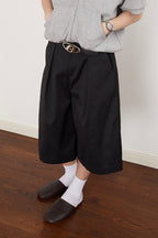 ASSEEN Pleated Wide-Leg Bermuda Shorts