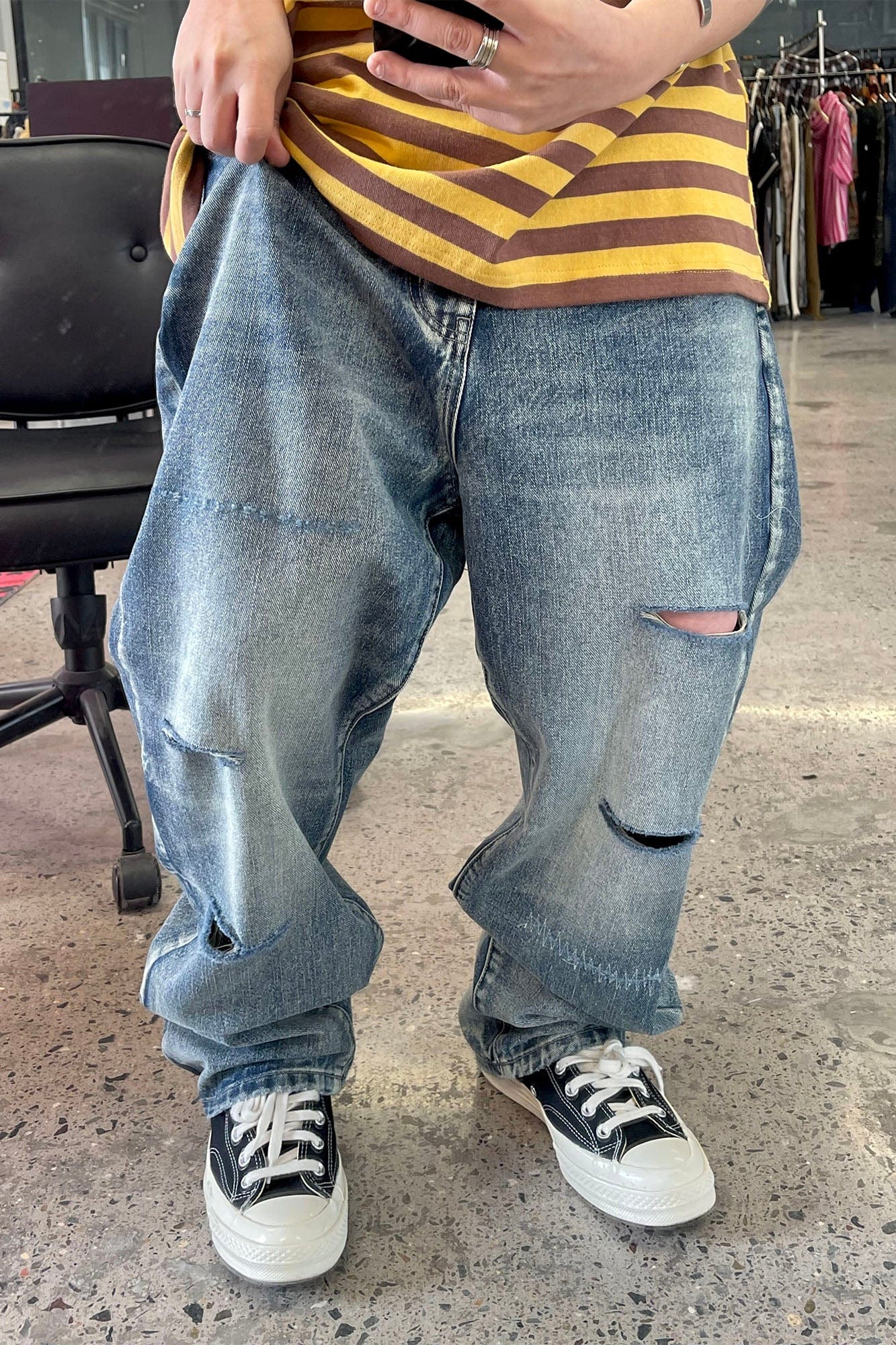 ME DA IGUAL Distressed Ripped Whisker Washed Jeans
