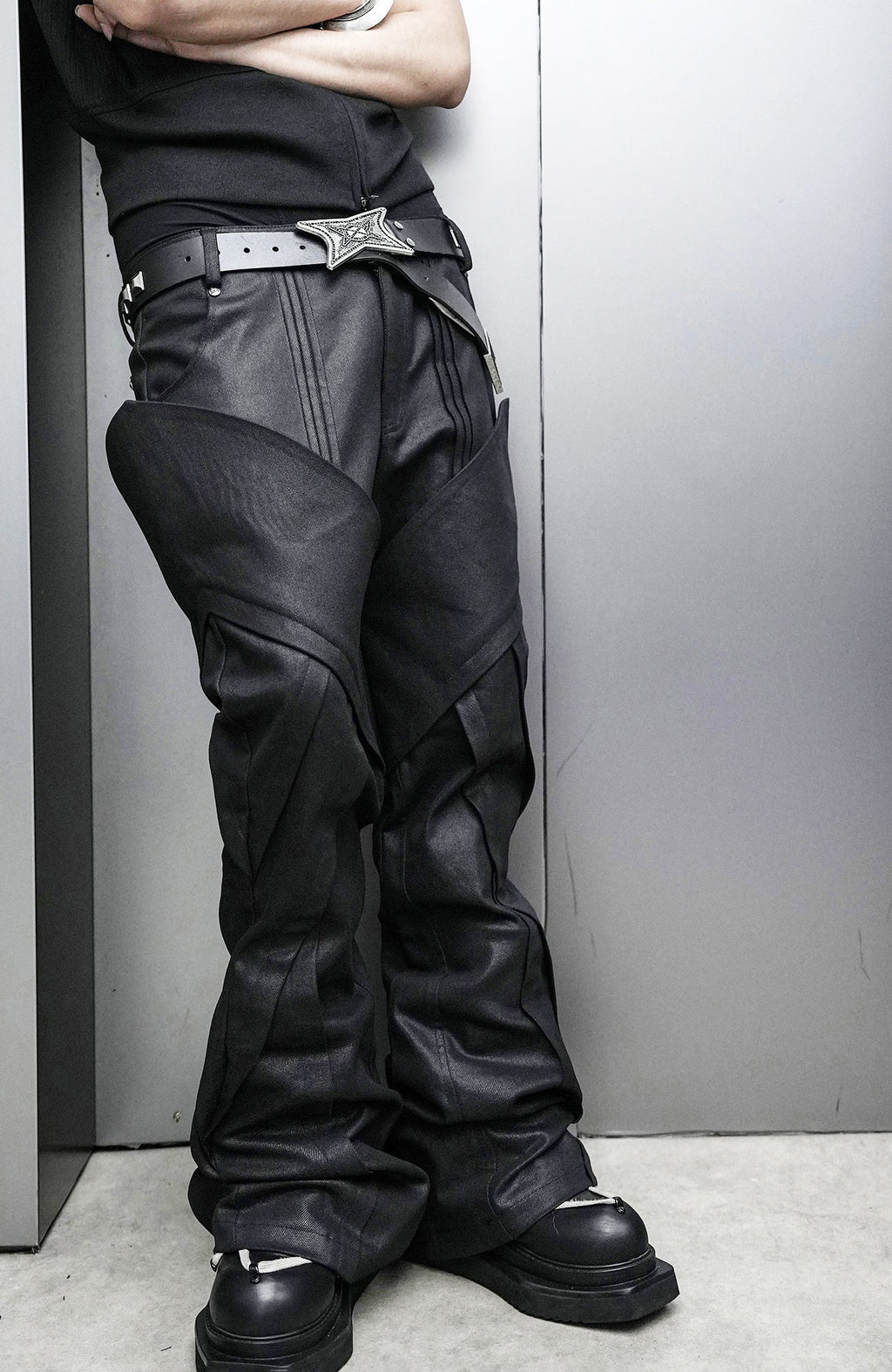 SSIN7 Wing Pocket Waxed Flared Jeans