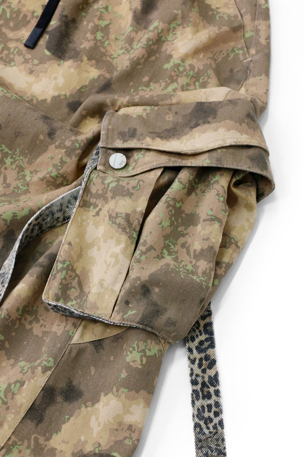 RELABEL Detachable Scarf Camo Leopard Panel Oversized Shorts