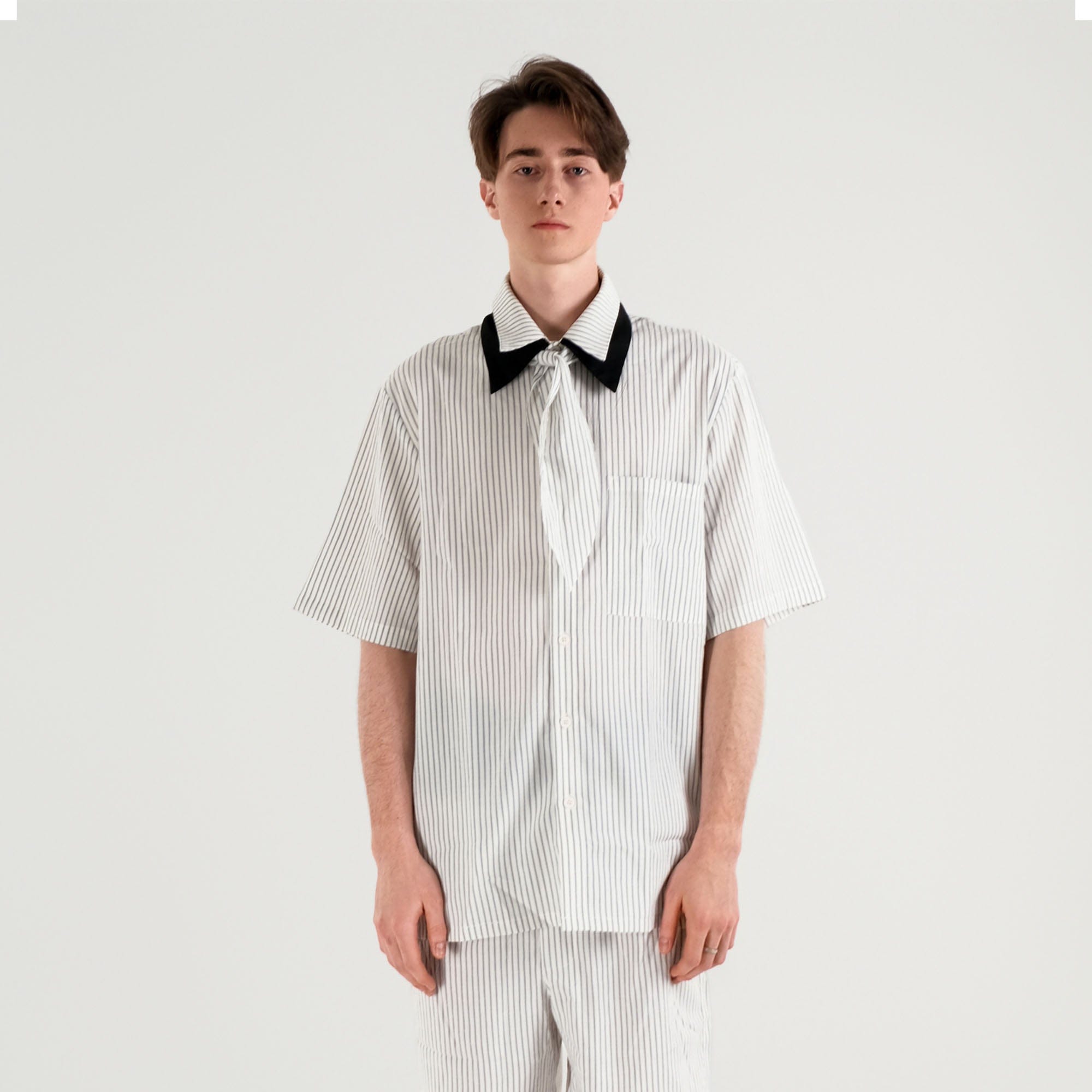 WIID Striped Contrast-Collar Tie-Neck Half Shirt