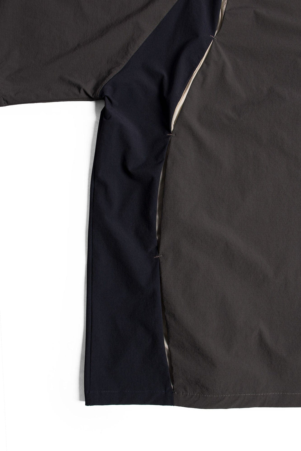 RELABEL Contrast Paneled Quick-Dry Long-Sleeve Tee