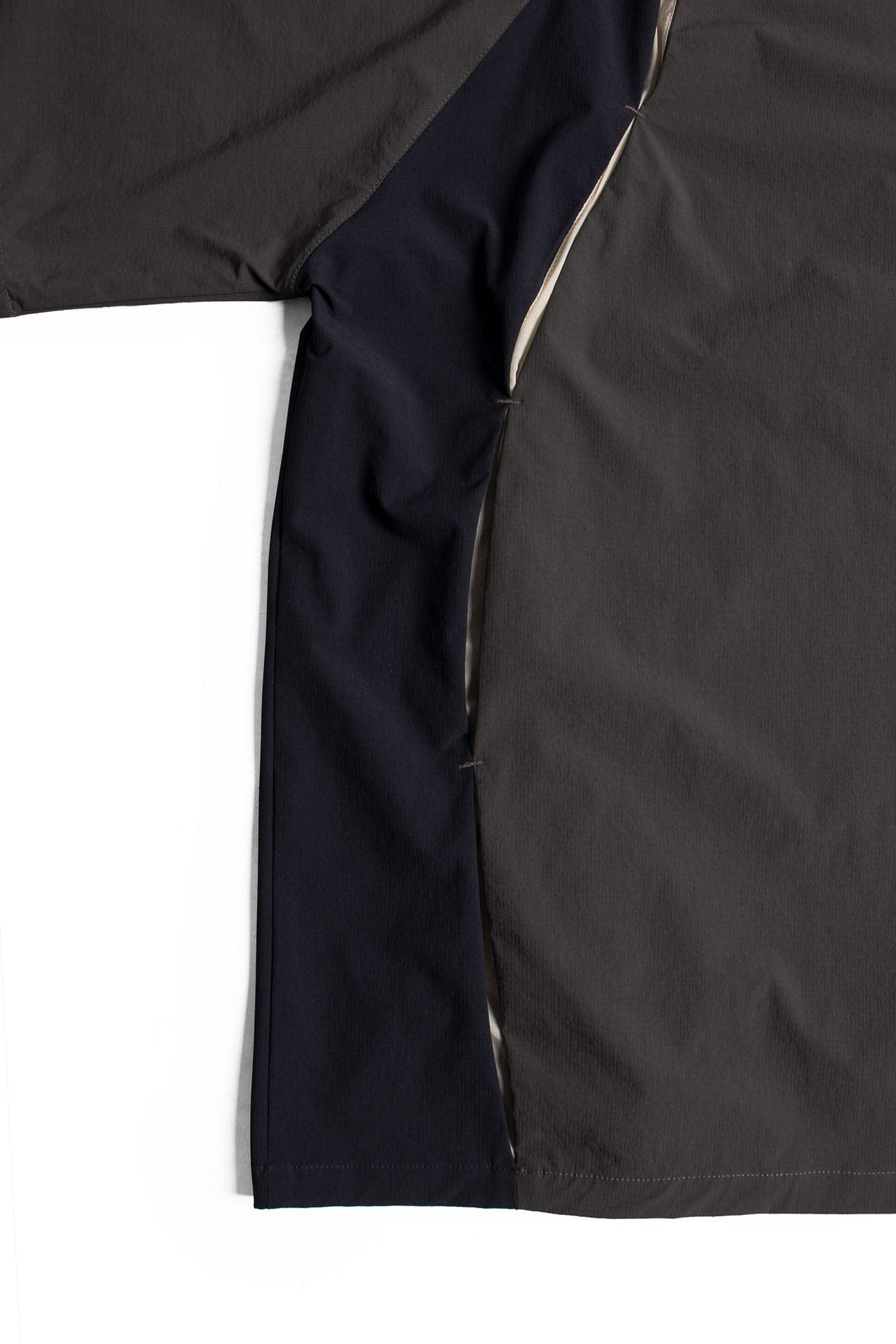 RELABEL Contrast Paneled Quick-Dry Long-Sleeve Tee