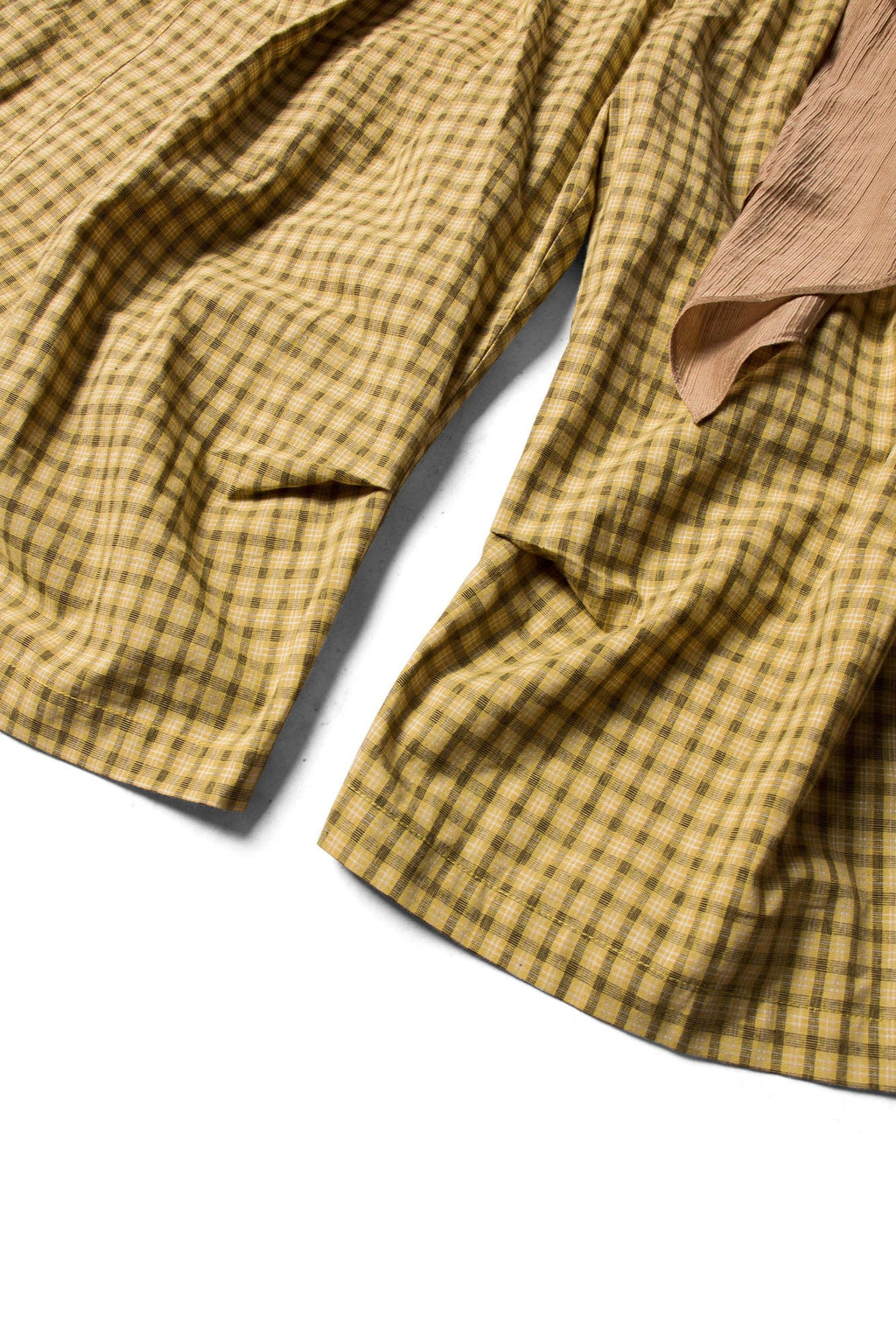 RELABEL Detachable Scarf Grid Pleated Shorts