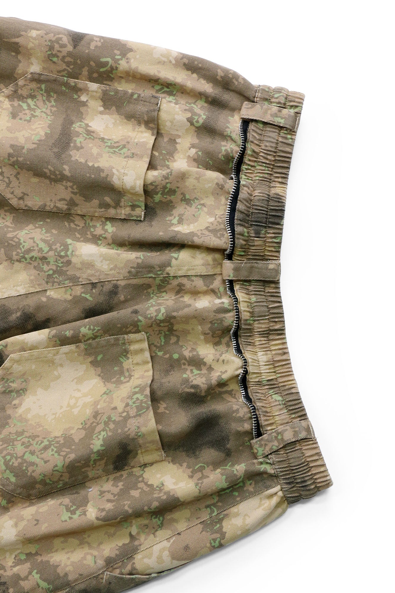 RELABEL Detachable Scarf Camo Leopard Panel Oversized Shorts