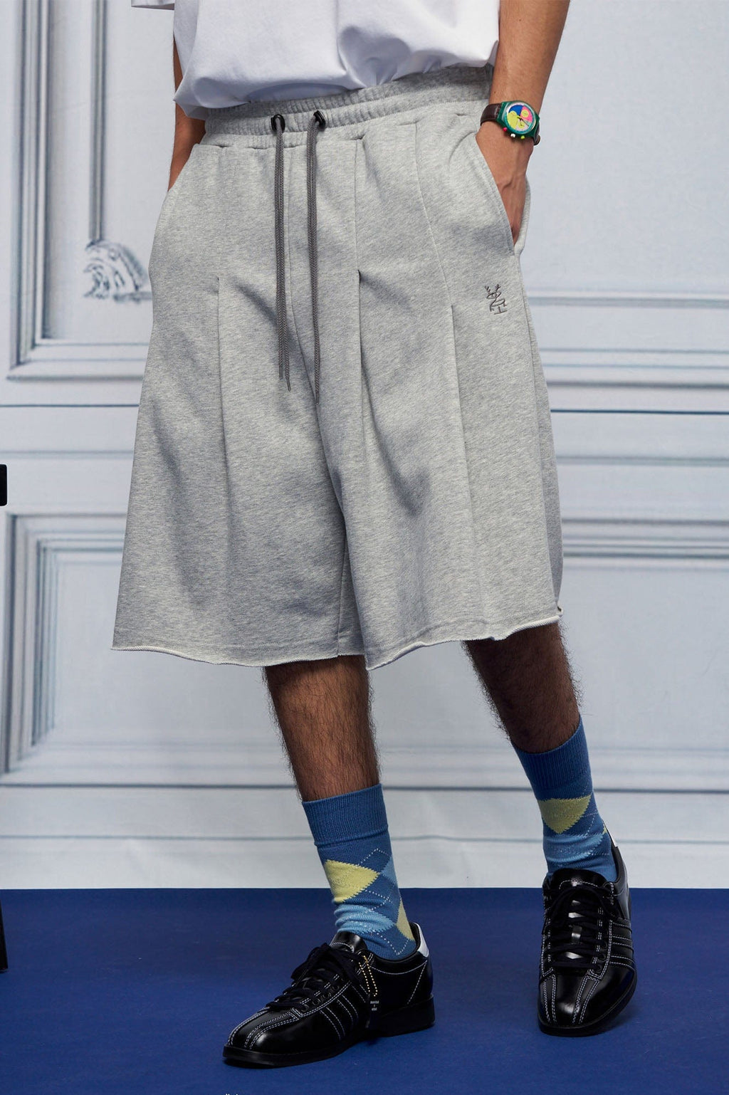 UNLIMITED MOTE Multi-Pleated Drawstring Raw-Hem Shorts