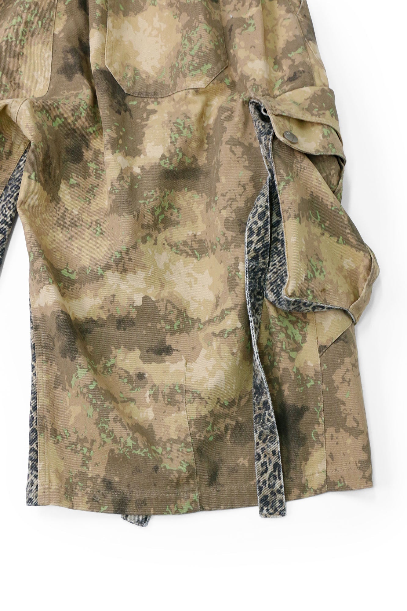 RELABEL Detachable Scarf Camo Leopard Panel Oversized Shorts