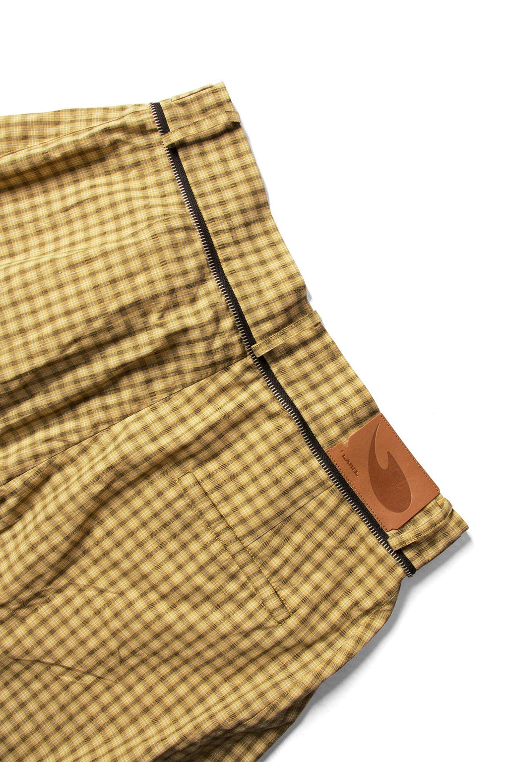 RELABEL Detachable Scarf Grid Pleated Shorts