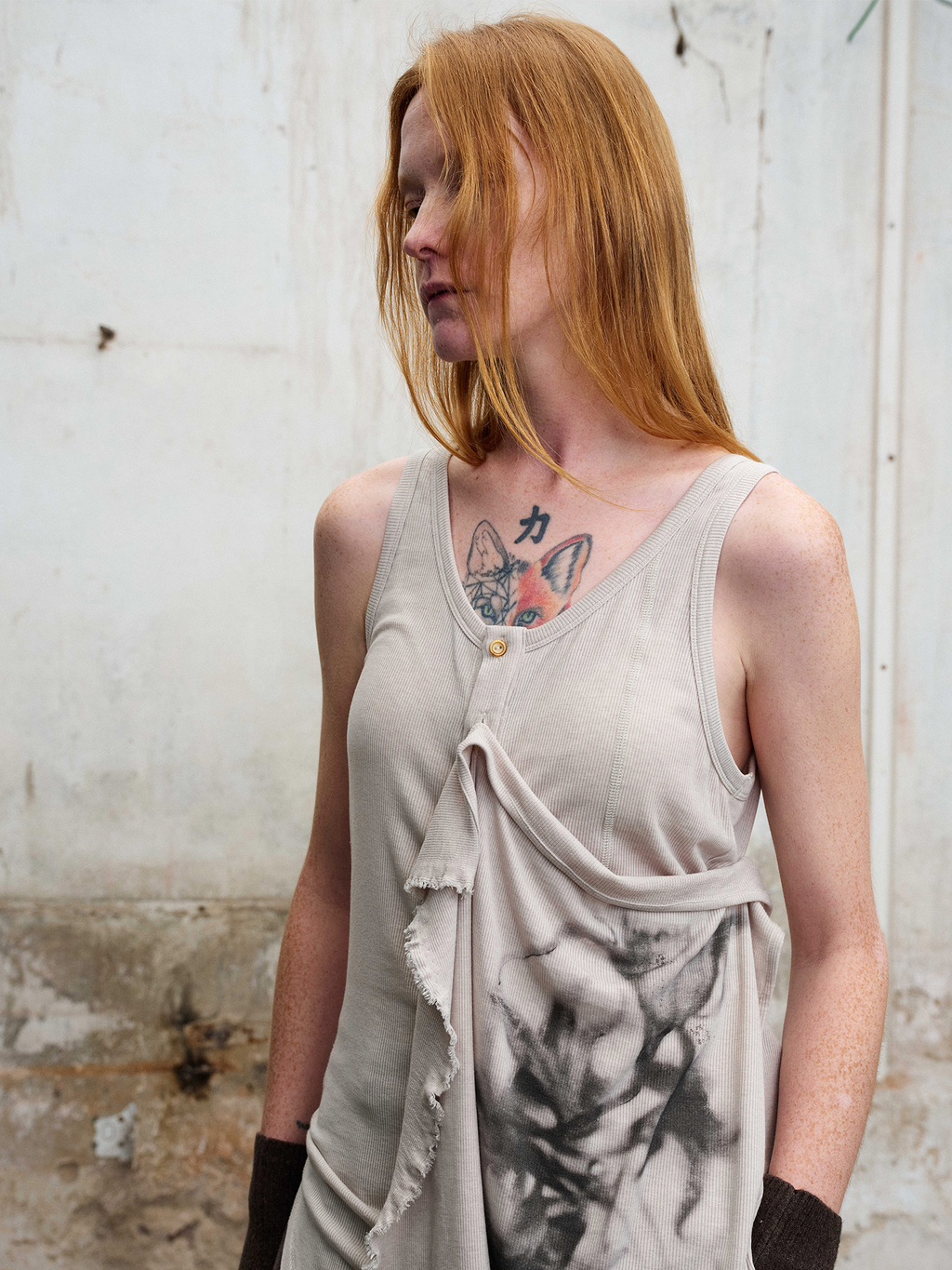 ILNya Nieternite Nifutur Deconstructed Graphic Knit Tank Top Gray