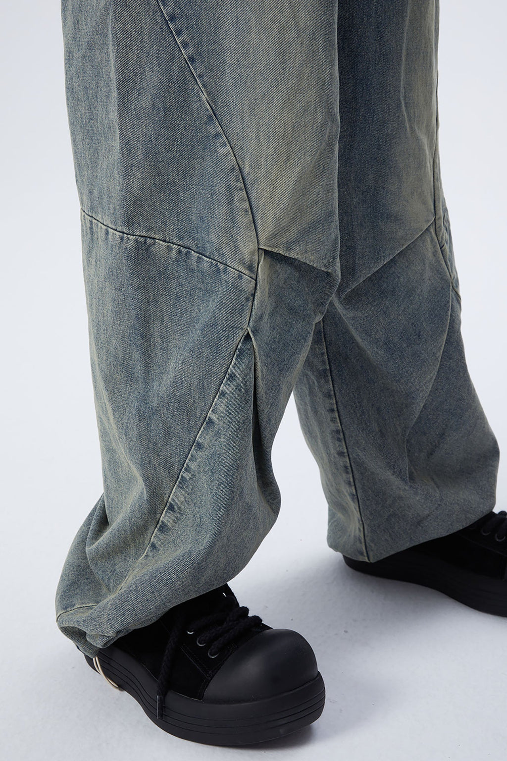 ERROR CODE ROBOT Washed Curved Pleated- Knee Jeans