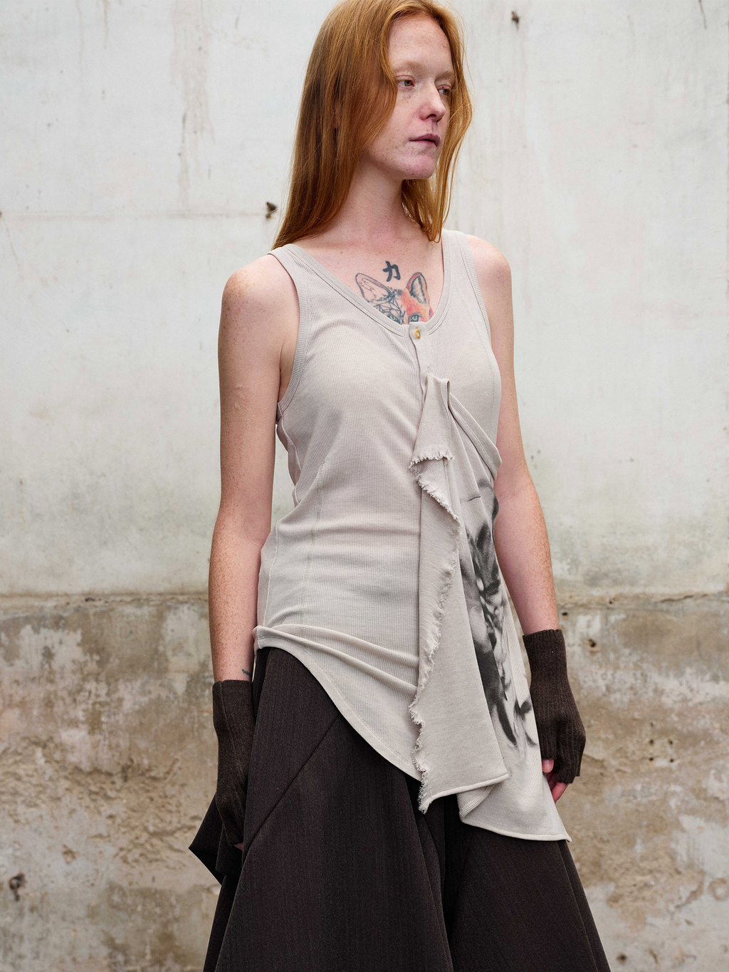 ILNya Nieternite Nifutur Deconstructed Graphic Knit Tank Top Gray