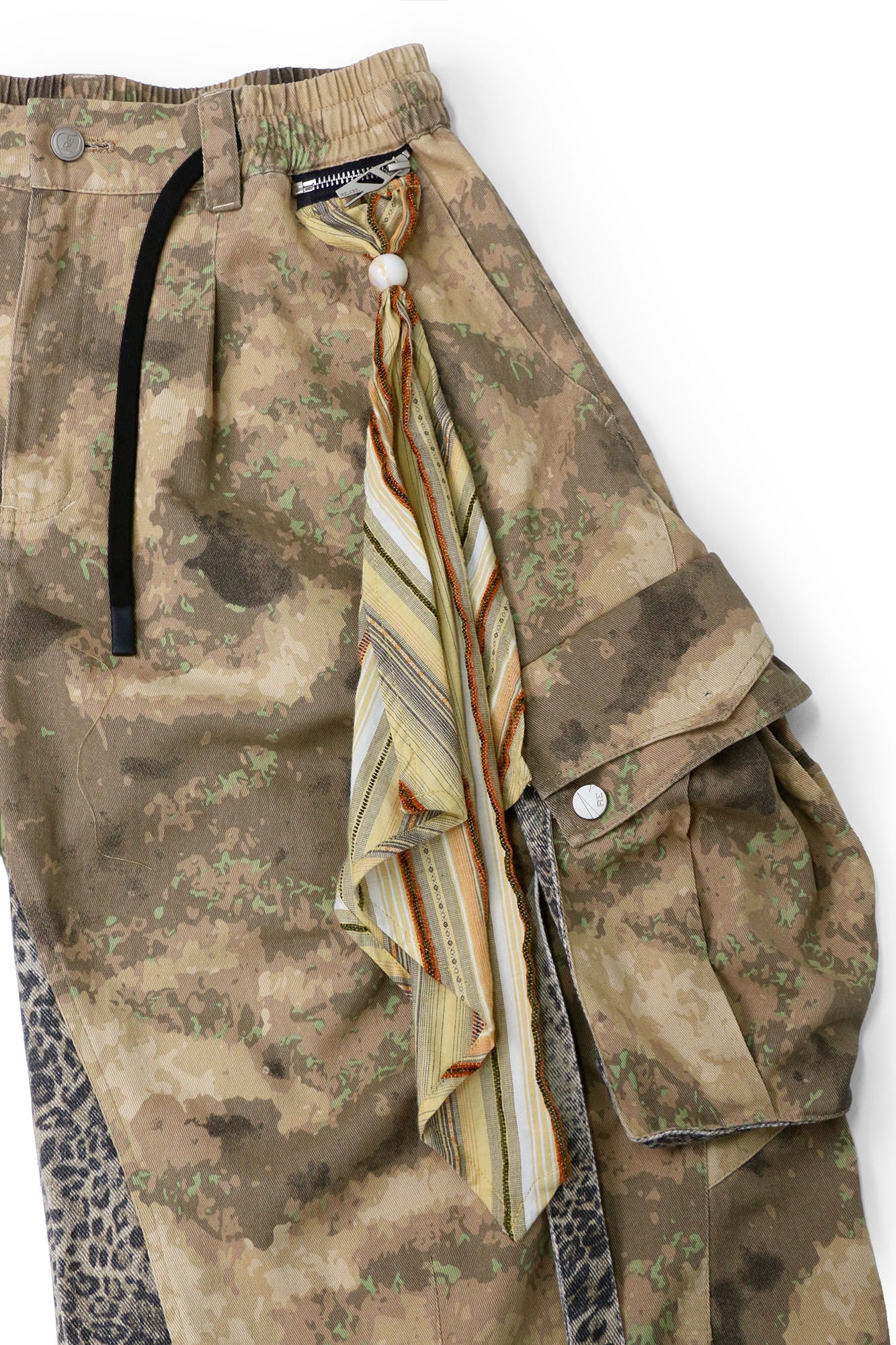 RELABEL Detachable Scarf Camo Leopard Panel Oversized Shorts