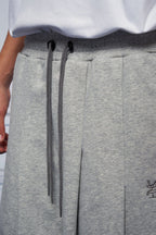 UNLIMITED MOTE Multi-Pleated Drawstring Raw-Hem Shorts