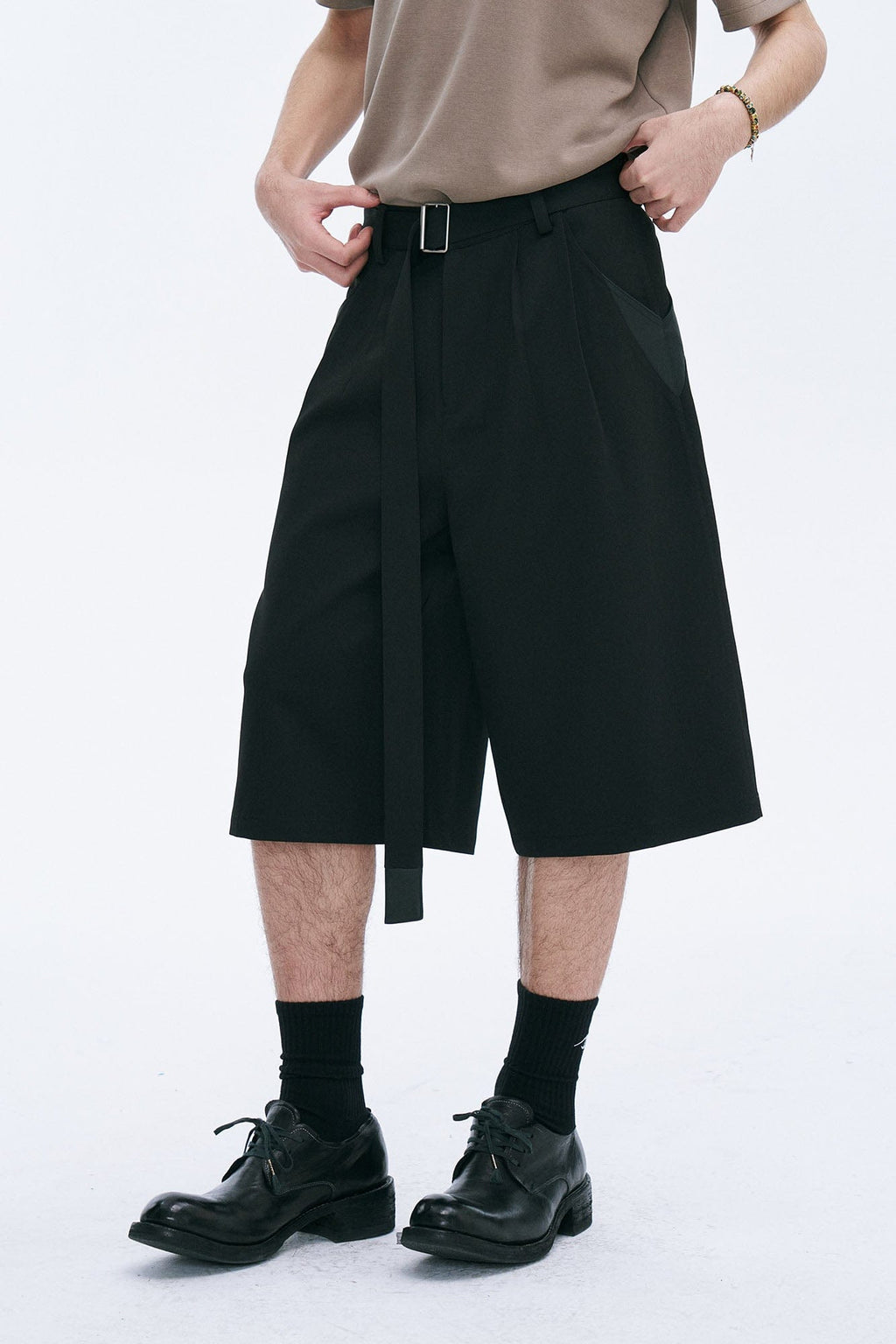 CATSSTAC Pleated Belted Wide-Leg Shorts