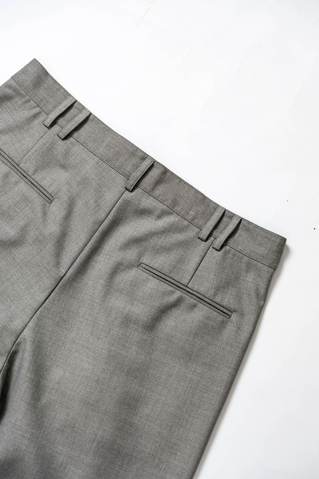 KADAKADA Scalloped Layered Hem Pleated Shorts