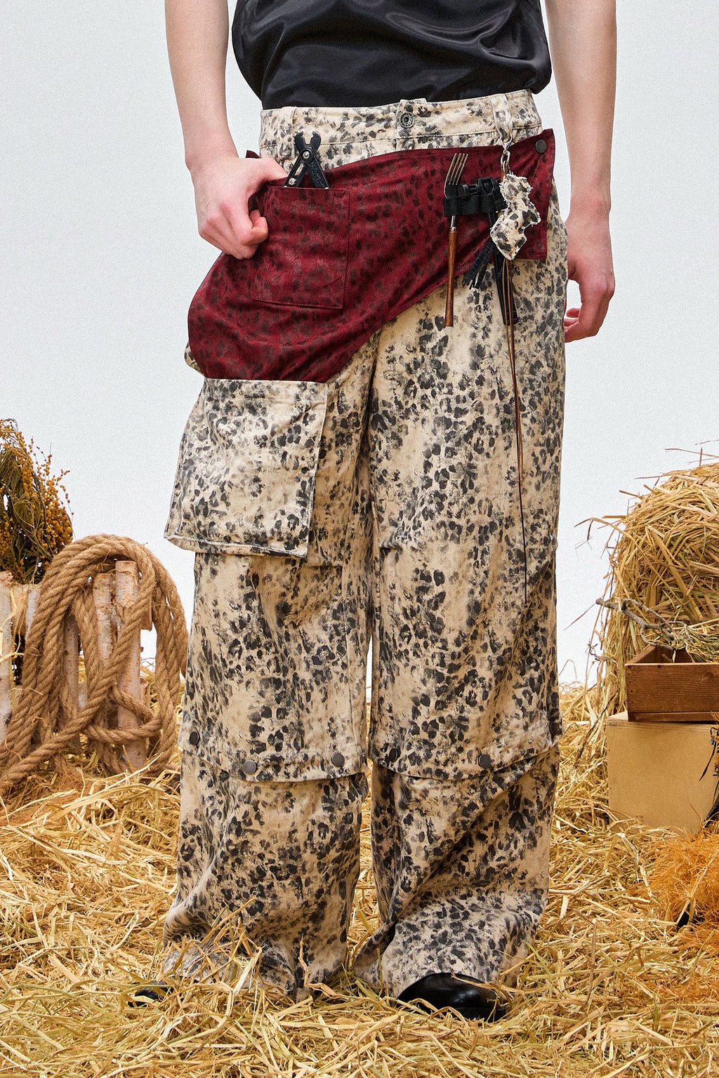 OIPWORD Retro Leopard Detachable Panel Cargo Jeans