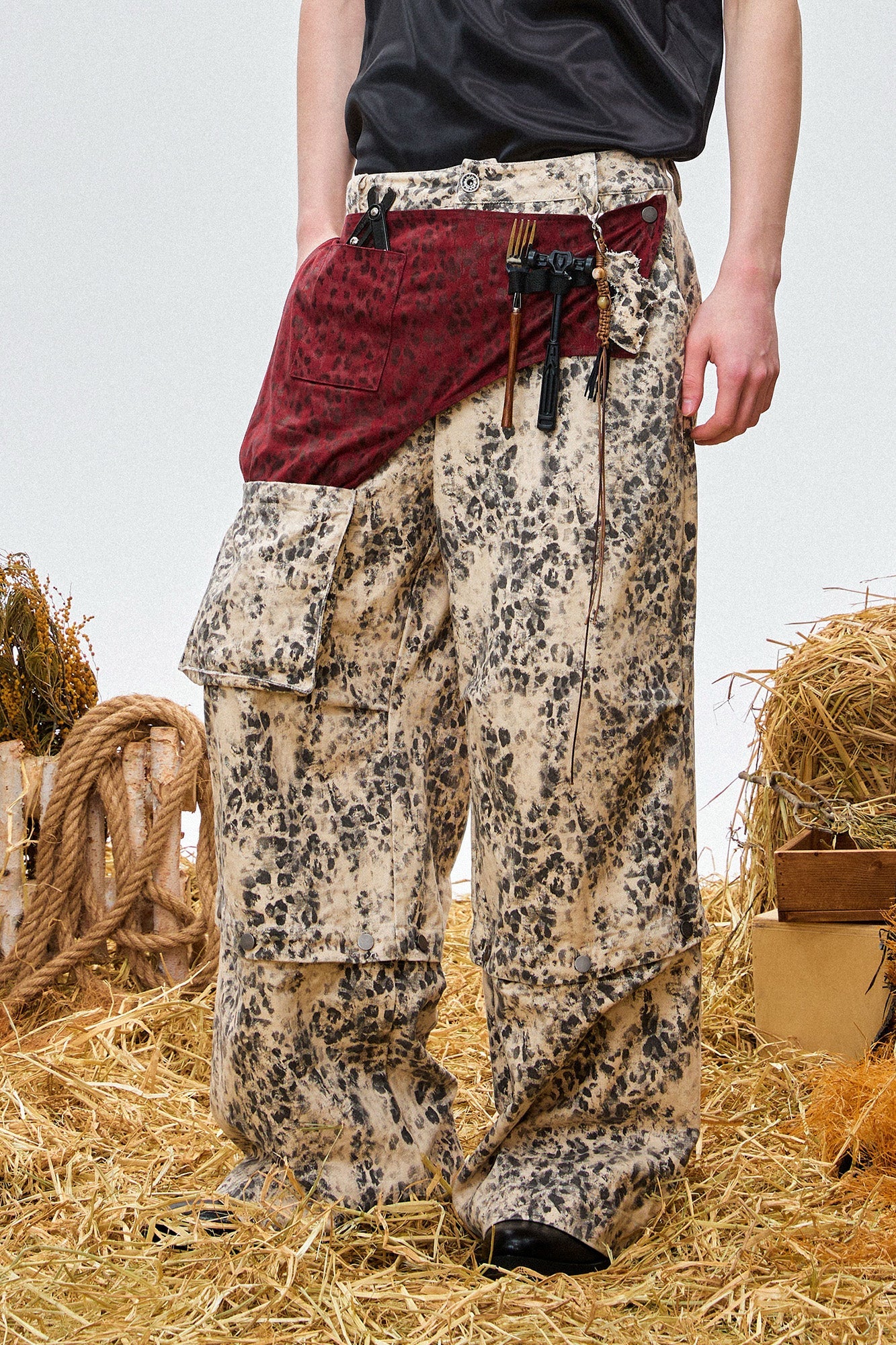 OIPWORD Retro Leopard Detachable Panel Cargo Jeans