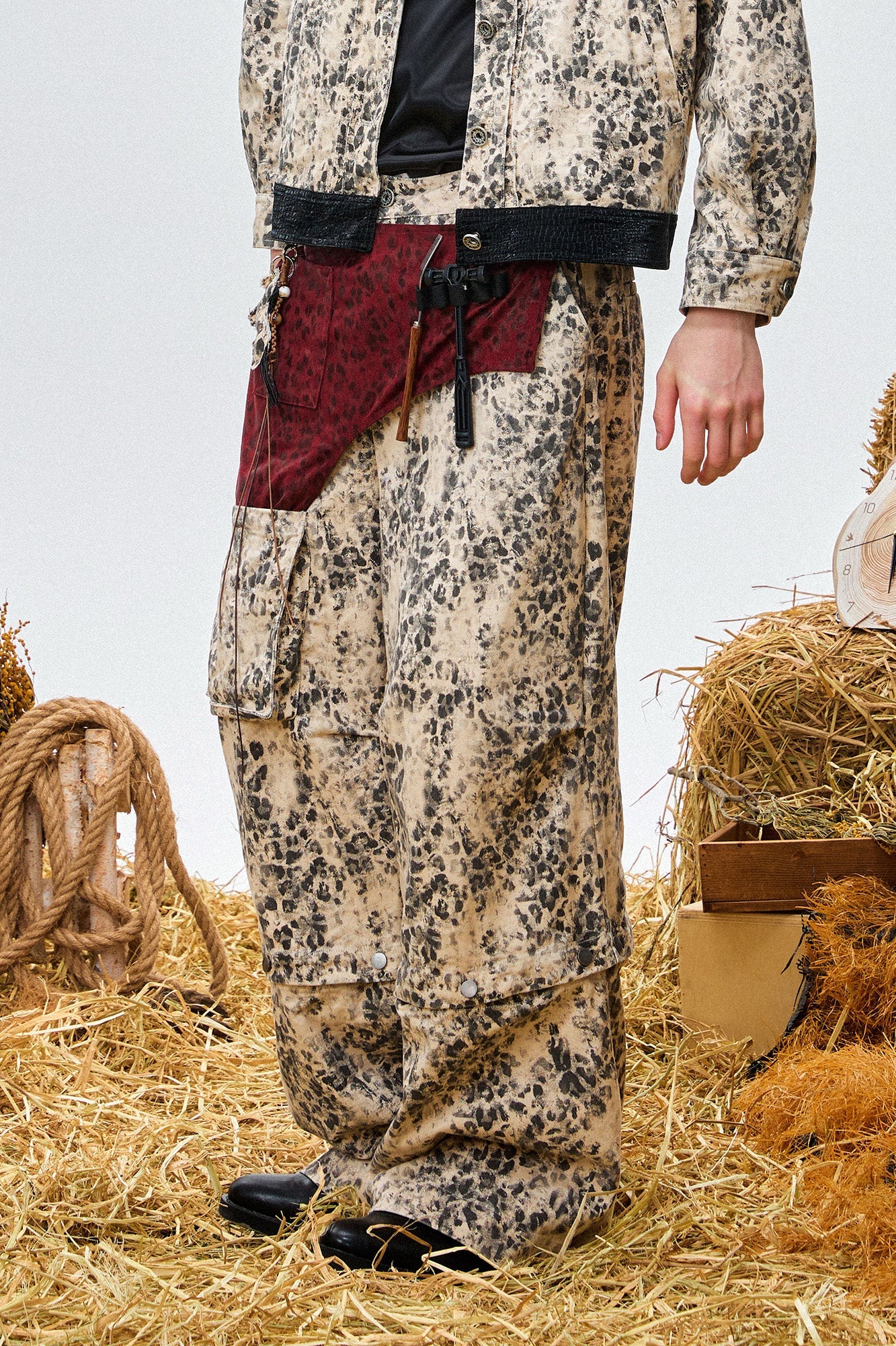 OIPWORD Retro Leopard Detachable Panel Cargo Jeans