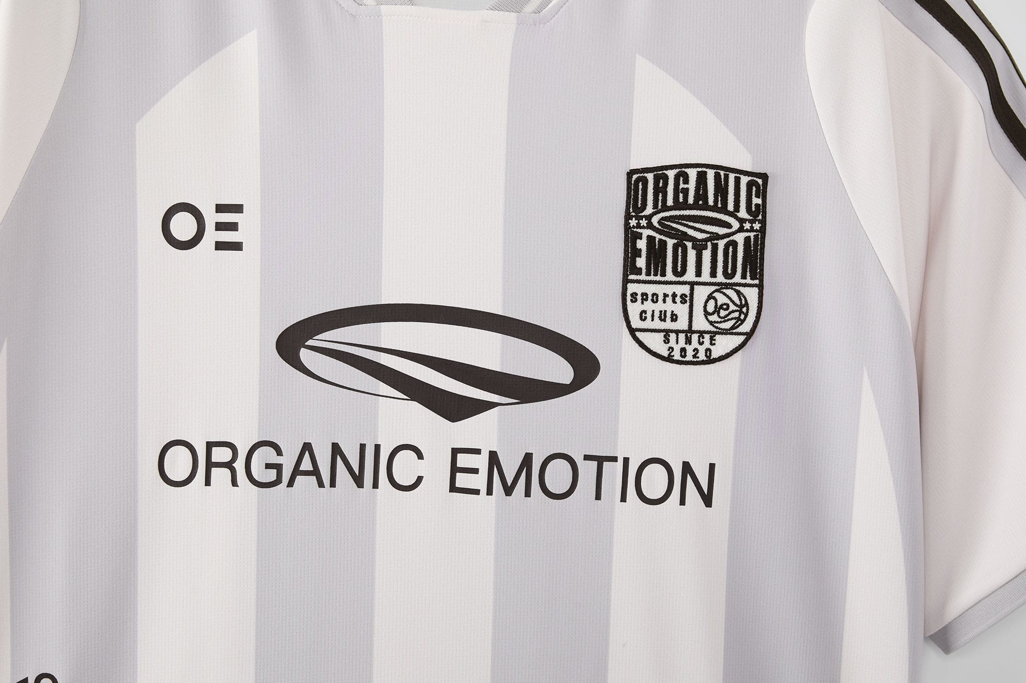 ORGANIC EMOTION Striped Badge Graphics Soccer Jersey