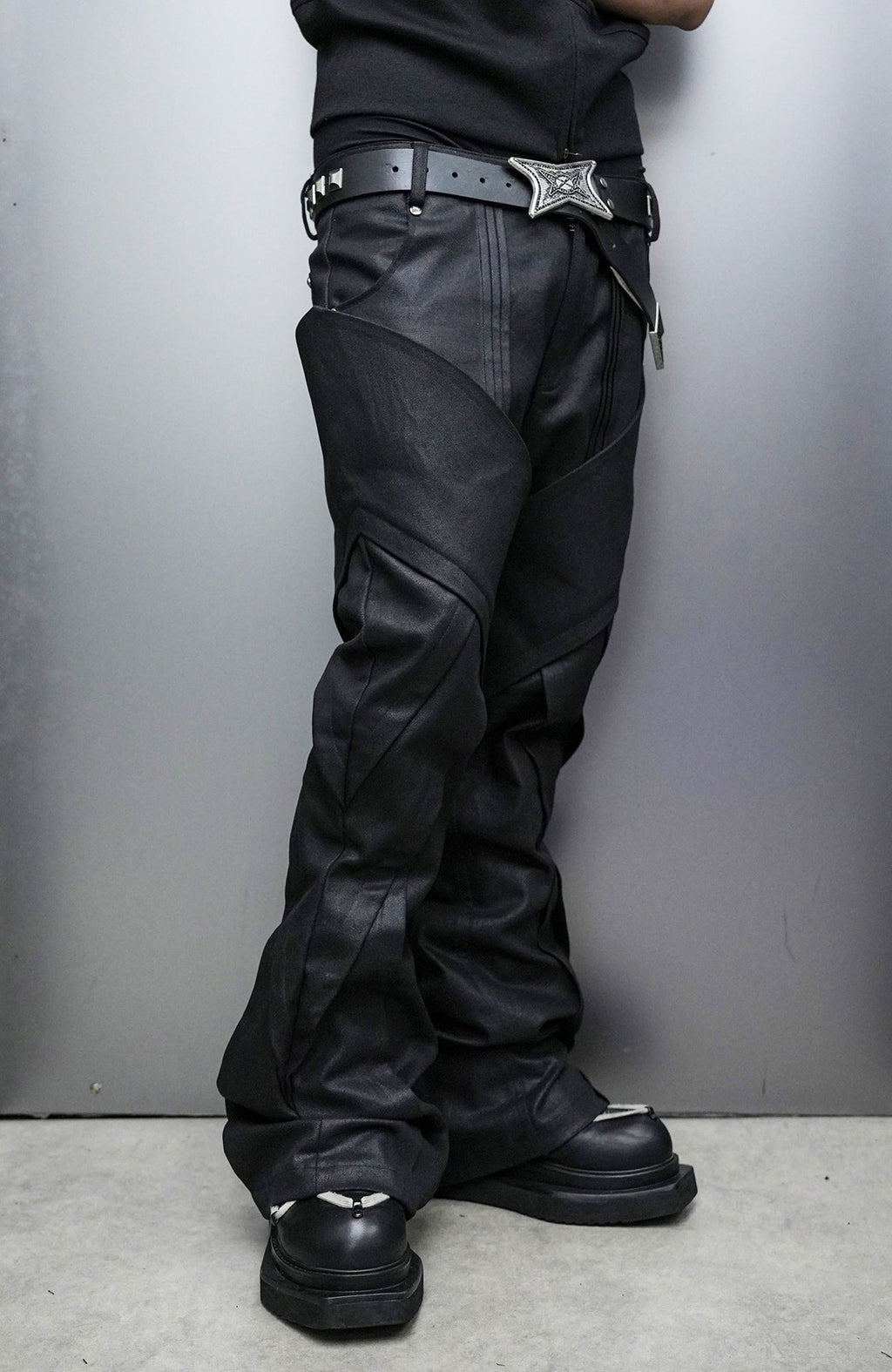 SSIN7 Wing Pocket Waxed Flared Jeans