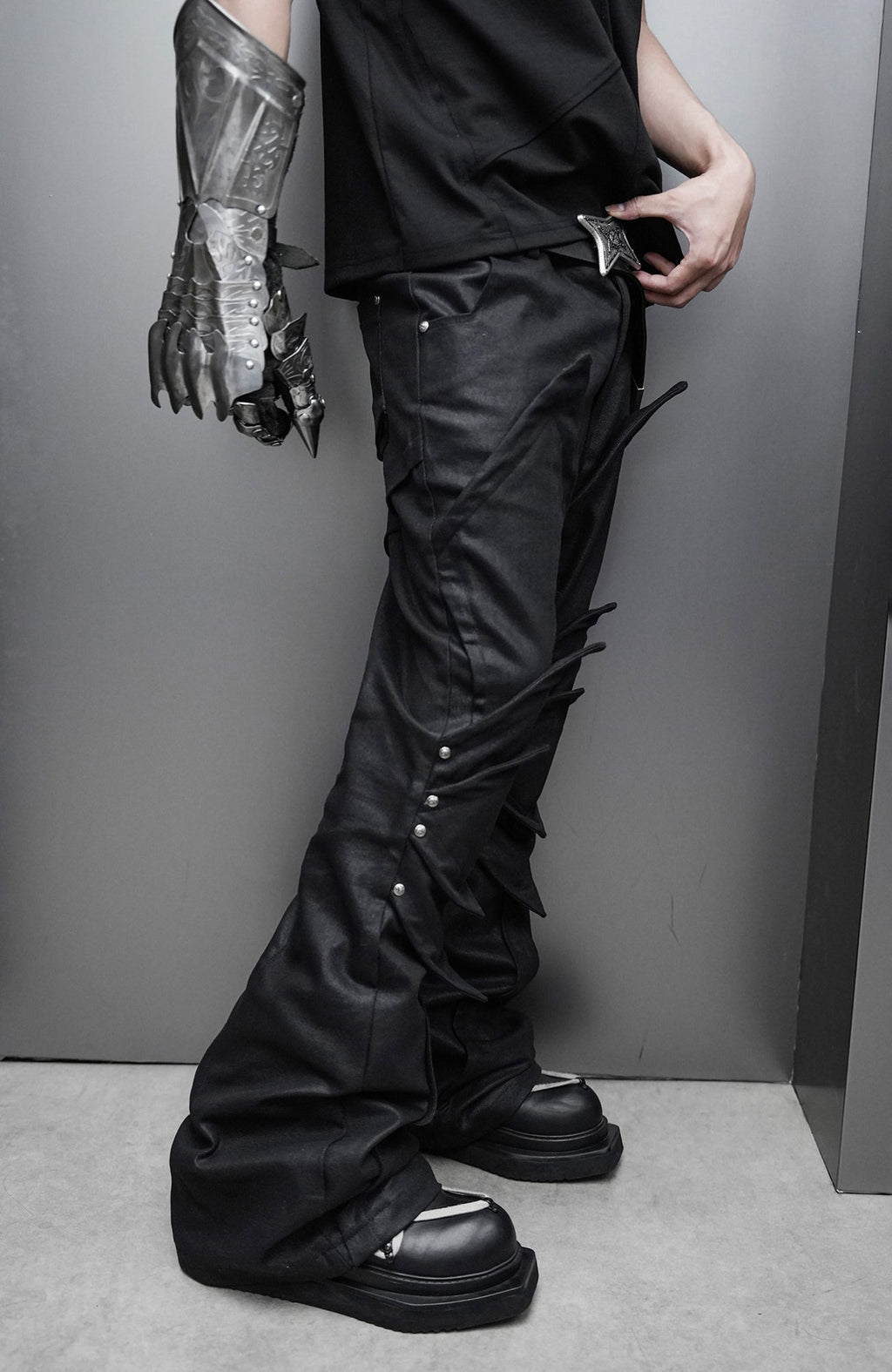 SSIN7 Shapeable Armored Waxed Flared Jeans