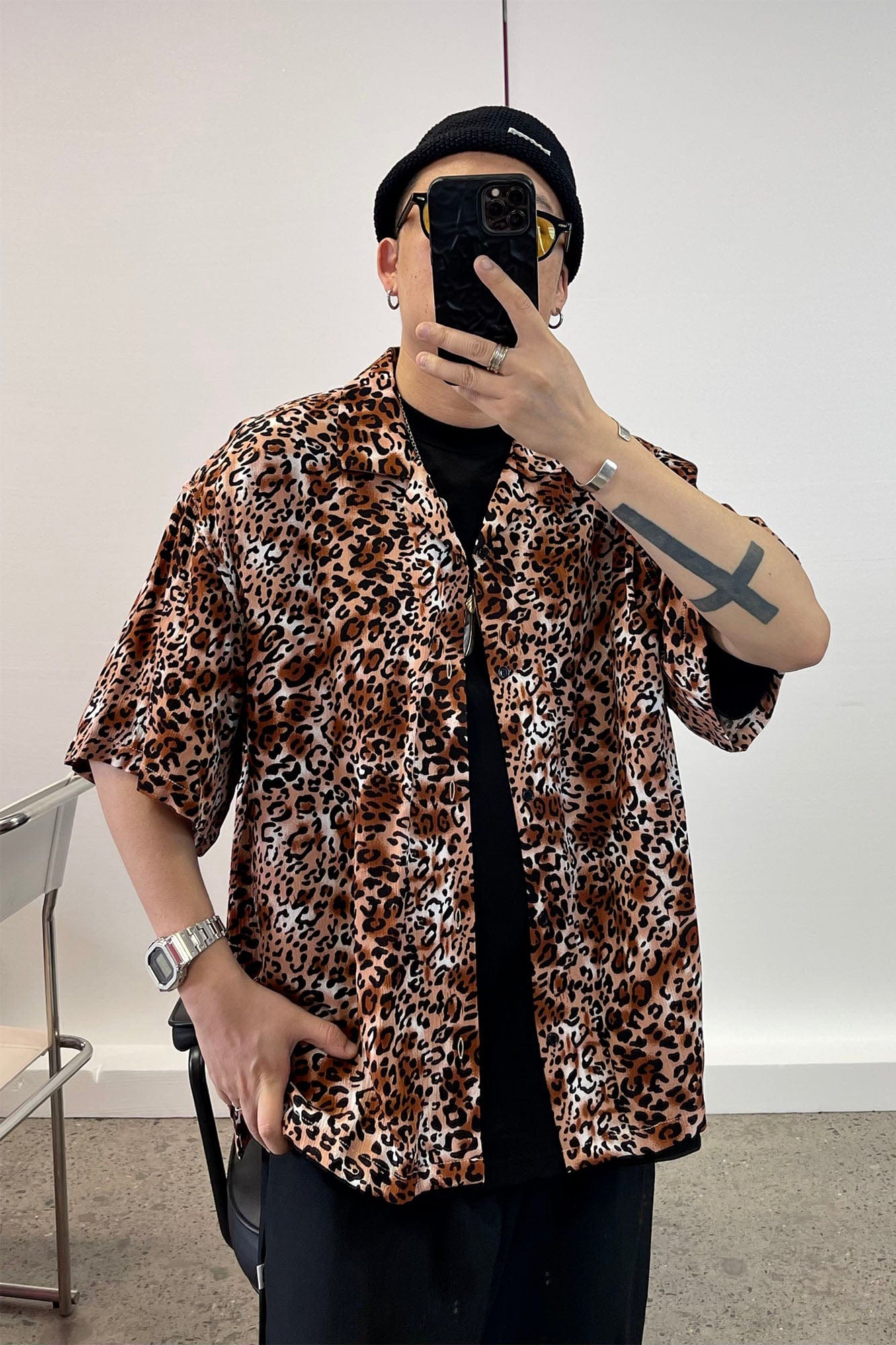 ME DA IGUAL Classic Leopard Full-Print Half Shirt
