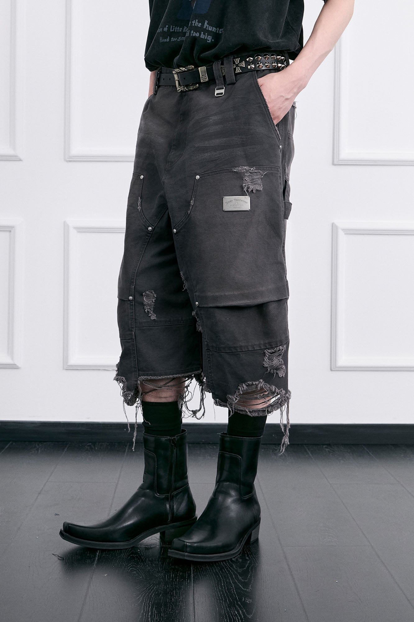 FACEONLAB Distressed Deconstructed Ripped Cargo Shorts