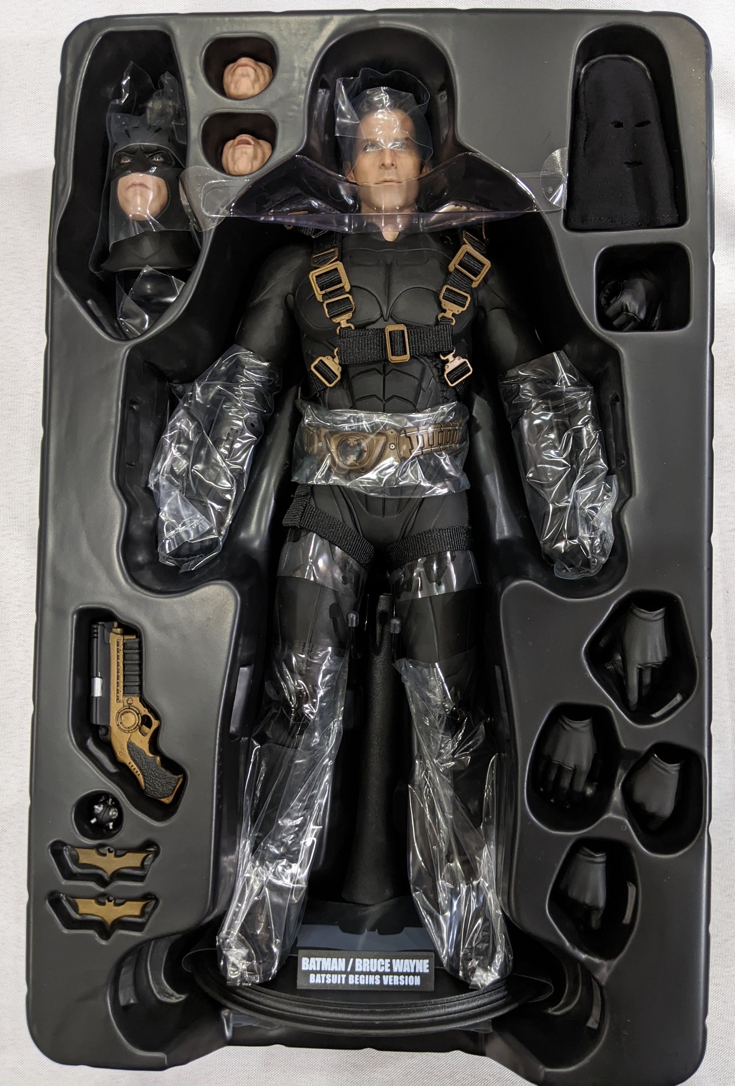 Hot Toys 1/6 Batman Begins Batman / Bruce Wayne (Batsuit Begins Ver.) Sixth Scale Figure MMS155 *Open Box*
