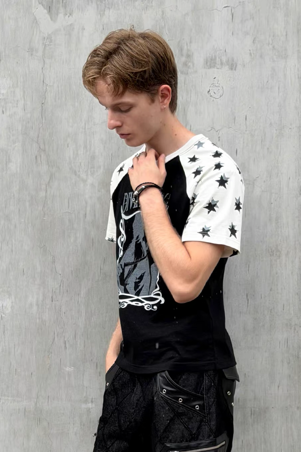 ESAIAS Contrast Star Glitter Graphic T-Shirt