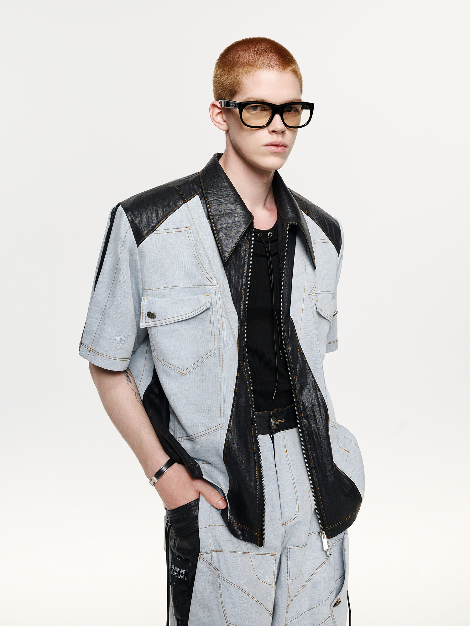 TIWILLTANG Contrast Stitch Paneled Zip-Up Half Shirt