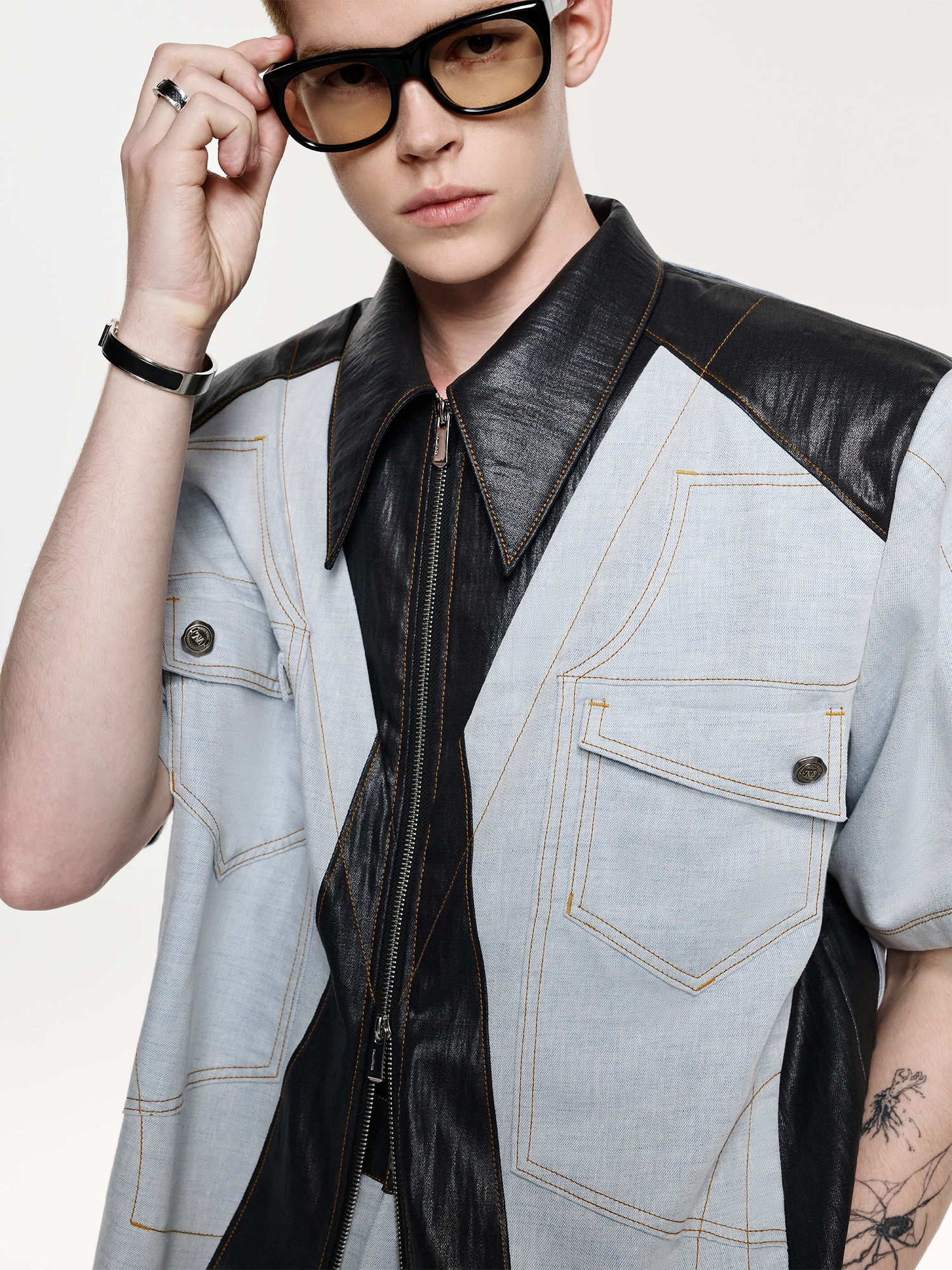 TIWILLTANG Contrast Stitch Paneled Zip-Up Half Shirt