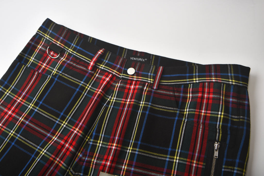 VENTUREK Distressed Zippered-Hem Slogan Slim Plaid Pants